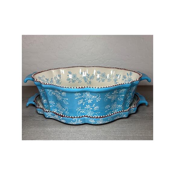 Temp-tations by Tara Oval Baker Dish w Deep Lid Tray Scalloped Blue Floral Lace - Picture 1 of 7